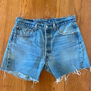 VINTAGE Levi’s shorts distressed light wash